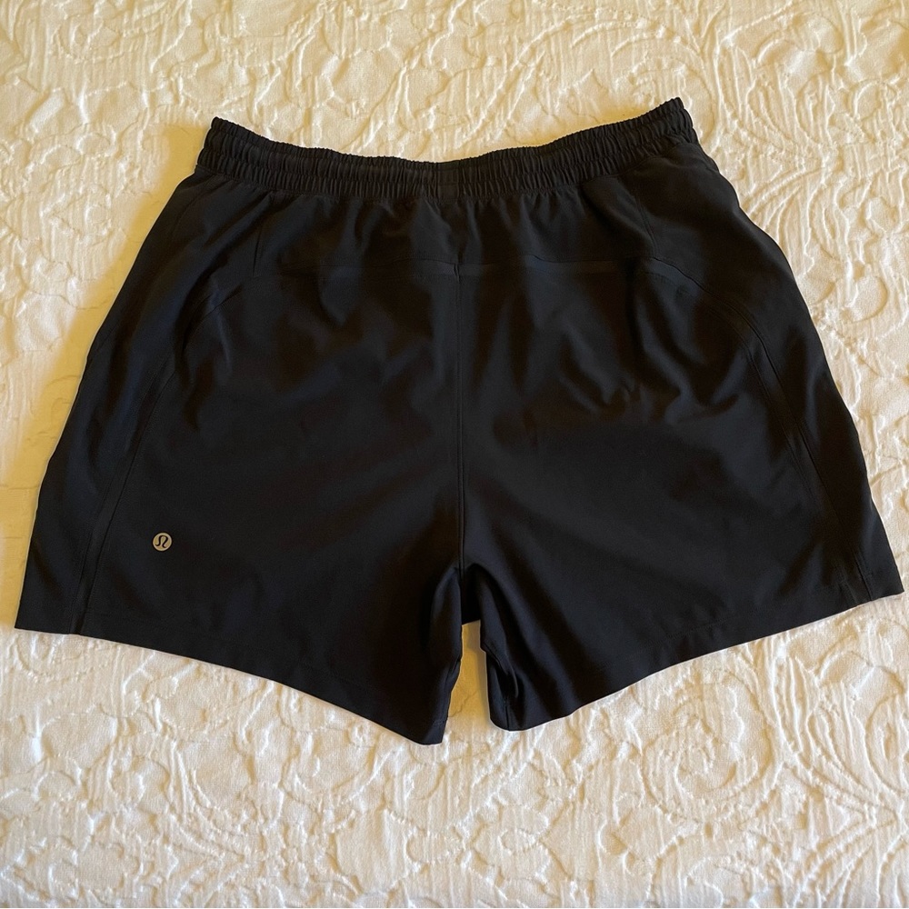 Lululemon Men’s Pace Breaker Short 5” Large Black